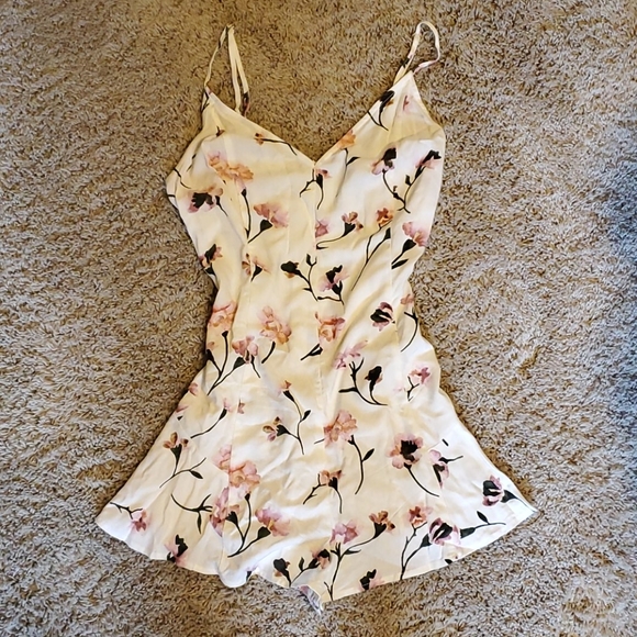 Forever 21 Dresses & Skirts - ⭐Floral Romper